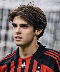 世体：巴萨否认了有意引进凯恩的报道，目前没和任何球员接触