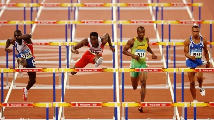 为什么打者在准备区会挥动加重棒